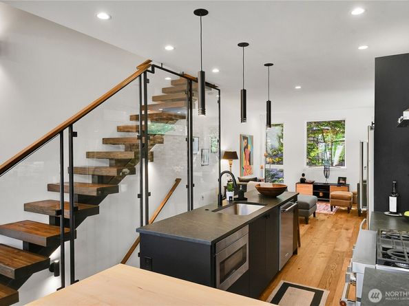2375 Minor Avenue E, Seattle WA 98102