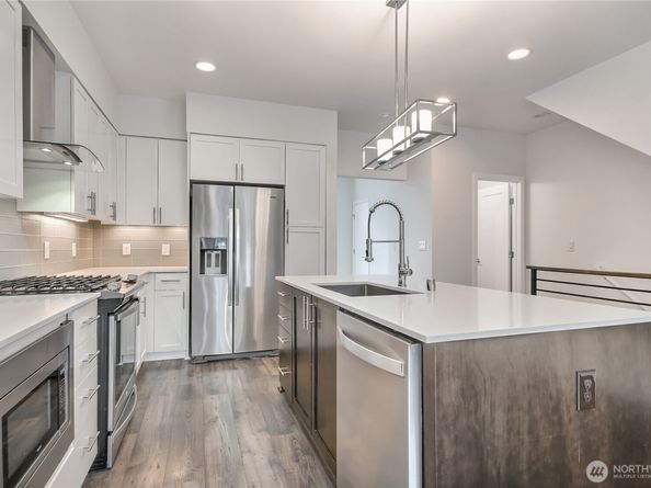 13963 NE 15 Court 11, Bellevue WA 98005