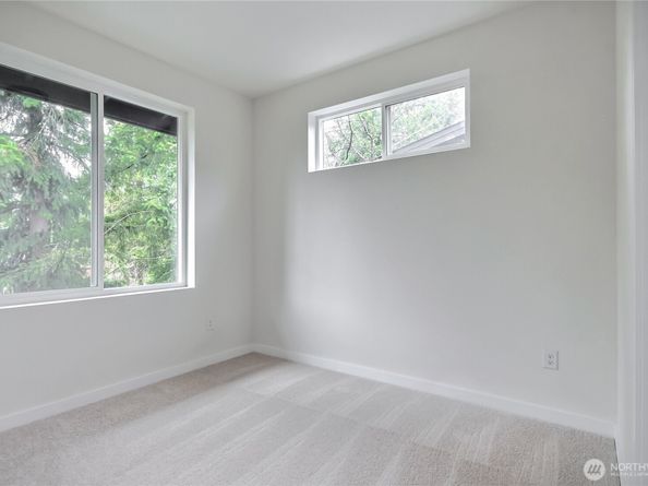 13963 NE 15 Court 11, Bellevue WA 98005
