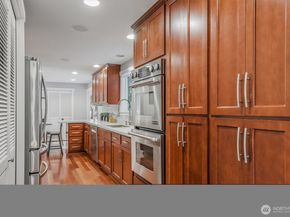 1136 205th Avenue NE, Sammamish WA 98074