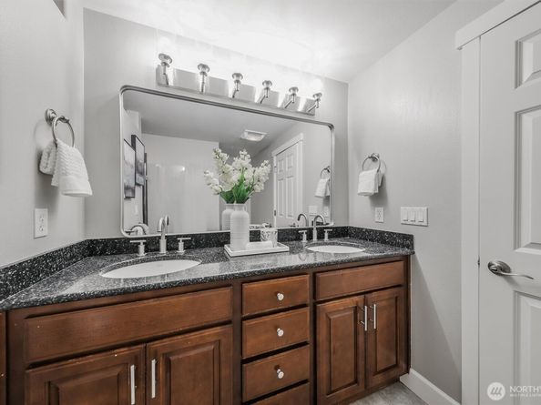 1136 205th Avenue NE, Sammamish WA 98074