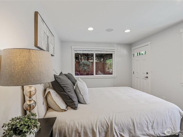 1136 205th Avenue NE, Sammamish WA 98074
