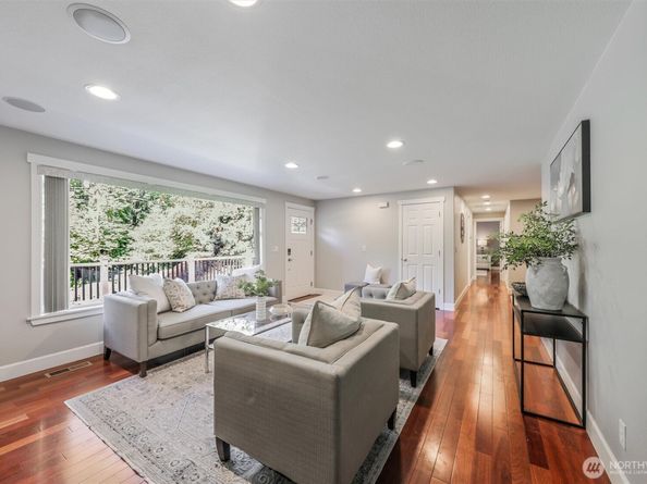 1136 205th Avenue NE, Sammamish WA 98074