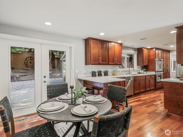 1136 205th Avenue NE, Sammamish WA 98074
