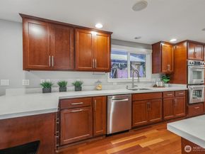 1136 205th Avenue NE, Sammamish WA 98074