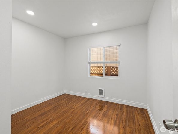 10436 11th Avenue SW, Seattle WA 98146