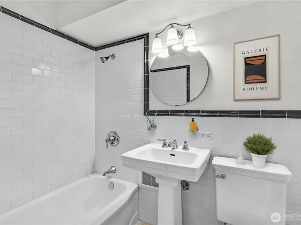 1105 Spring Street 1201, Seattle WA 98104