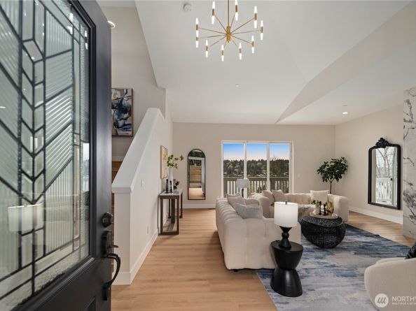 10963 SE 62nd Street, Bellevue WA 98006