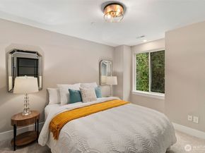 10963 SE 62nd Street, Bellevue WA 98006
