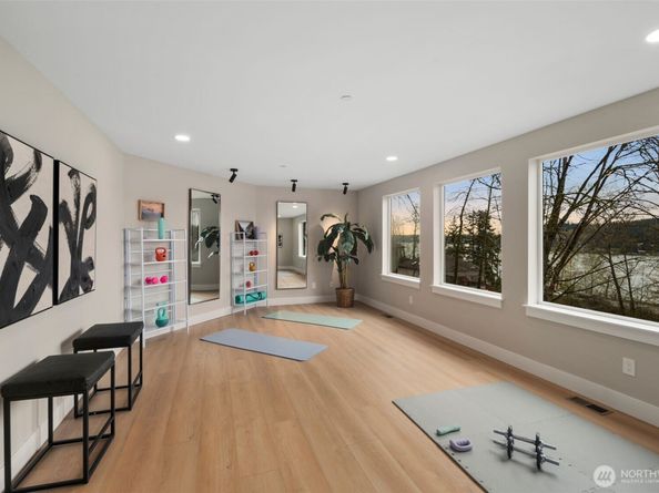 10963 SE 62nd Street, Bellevue WA 98006