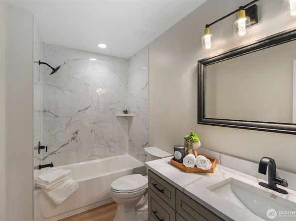 10963 SE 62nd Street, Bellevue WA 98006