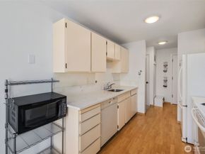 7001 Sand Point Way NE C406, Seattle WA 98115
