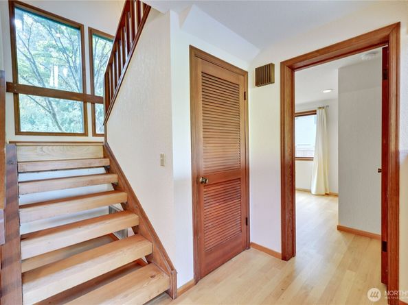 5368 Crystal Springs Drive NE, Bainbridge Island WA 98110