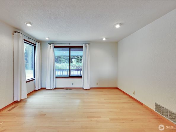 5368 Crystal Springs Drive NE, Bainbridge Island WA 98110