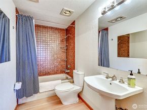 5368 Crystal Springs Drive NE, Bainbridge Island WA 98110