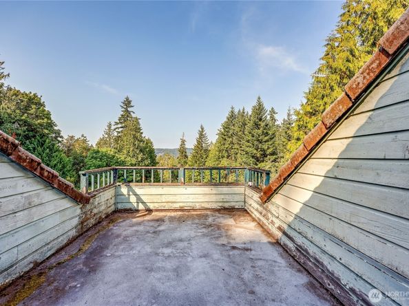 5368 Crystal Springs Drive NE, Bainbridge Island WA 98110