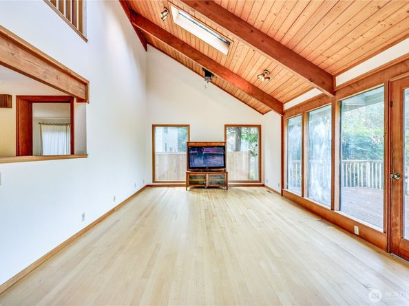 5368 Crystal Springs Drive NE, Bainbridge Island WA 98110