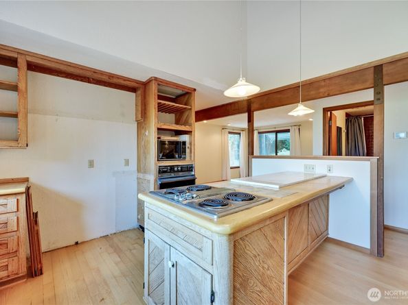 5368 Crystal Springs Drive NE, Bainbridge Island WA 98110