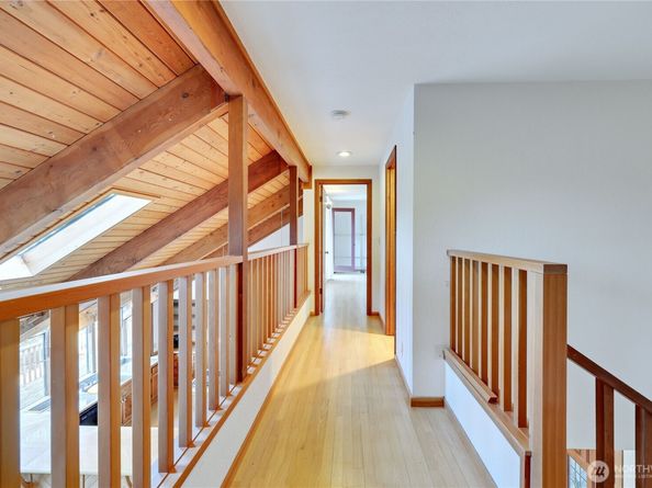 5368 Crystal Springs Drive NE, Bainbridge Island WA 98110