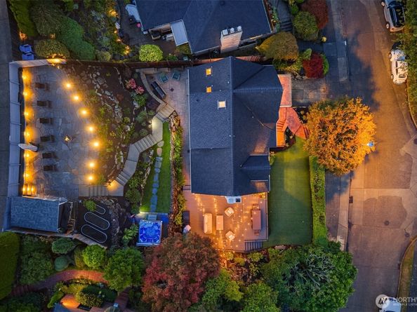 2459 Montavista Place W, Seattle WA 98199