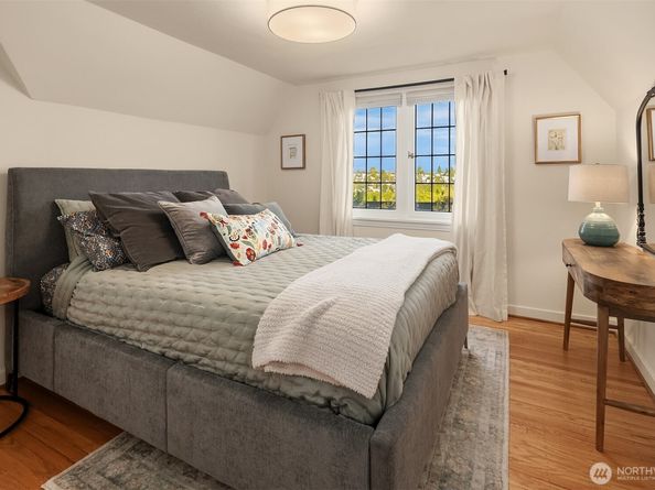 2459 Montavista Place W, Seattle WA 98199