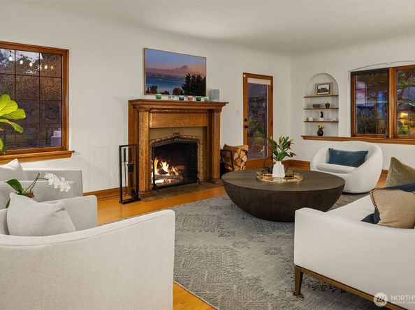2459 Montavista Place W, Seattle WA 98199