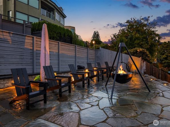 2459 Montavista Place W, Seattle WA 98199