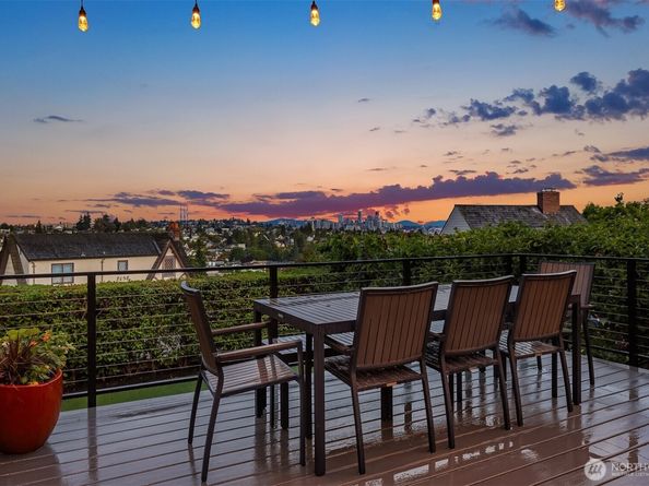 2459 Montavista Place W, Seattle WA 98199