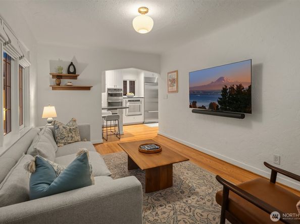 2459 Montavista Place W, Seattle WA 98199