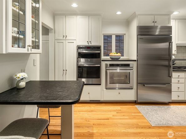 2459 Montavista Place W, Seattle WA 98199