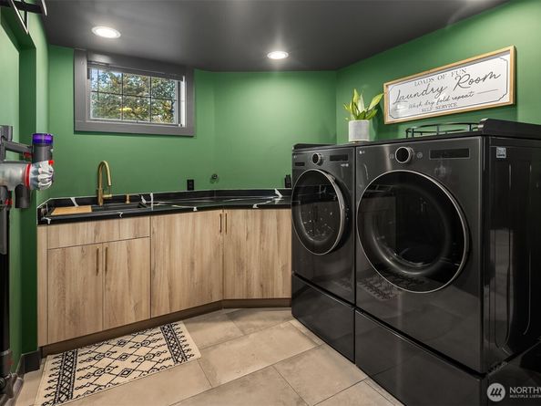 2459 Montavista Place W, Seattle WA 98199