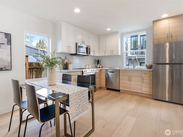 1033 NE 98th Street, Seattle WA 98115