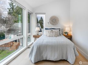 1033 NE 98th Street, Seattle WA 98115