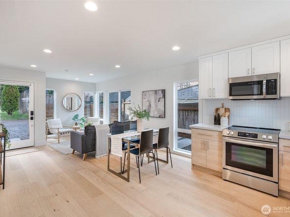1033 NE 98th Street, Seattle WA 98115