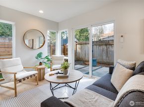 1033 NE 98th Street, Seattle WA 98115