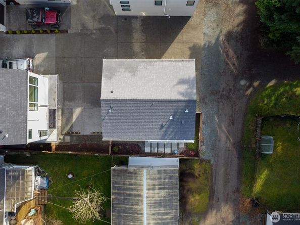 1033 NE 98th Street, Seattle WA 98115