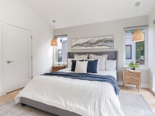 1033 NE 98th Street, Seattle WA 98115