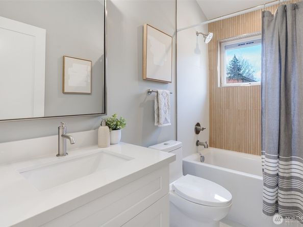 1033 NE 98th Street, Seattle WA 98115