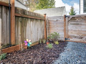 1033 NE 98th Street, Seattle WA 98115