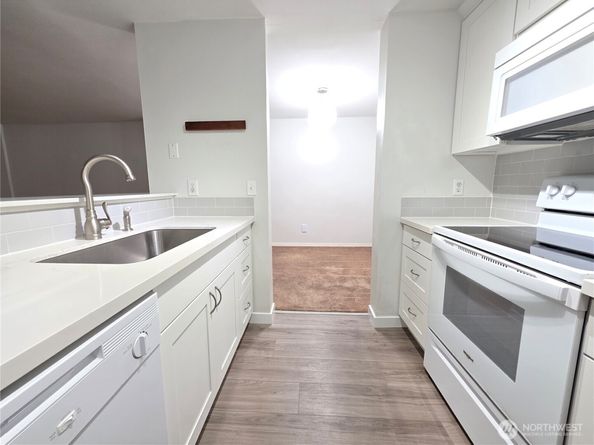 975 Aberdeen Avenue NE J104, Renton WA 98056