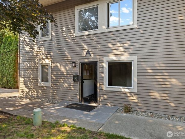 811 126th Place NE A203, Bellevue WA 98005