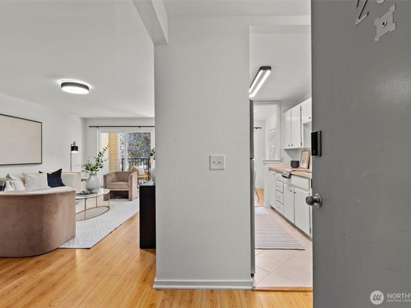 811 126th Place NE A203, Bellevue WA 98005