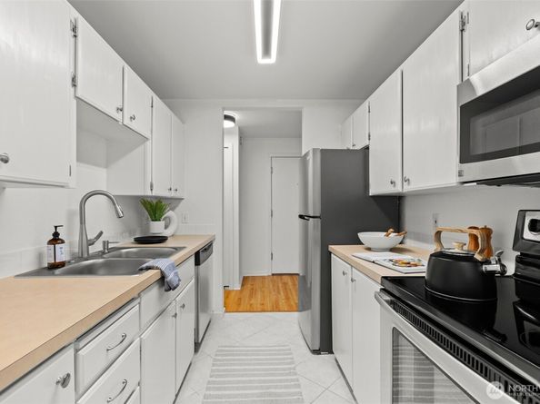 811 126th Place NE A203, Bellevue WA 98005