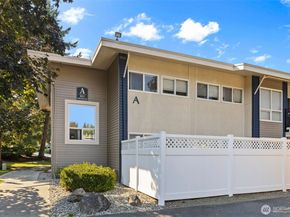 811 126th Place NE A203, Bellevue WA 98005