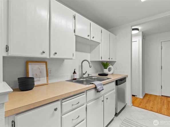 811 126th Place NE A203, Bellevue WA 98005