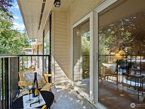 811 126th Place NE A203, Bellevue WA 98005