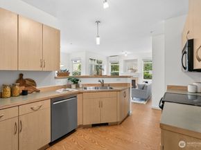 572 241st Lane SE, Sammamish WA 98074