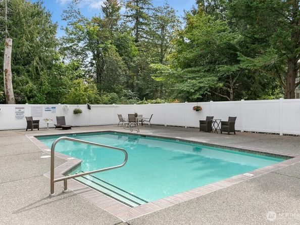 572 241st Lane SE, Sammamish WA 98074