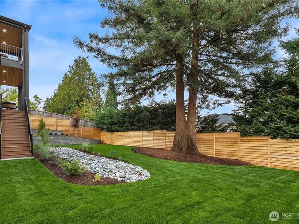 1822 100th Ave NE, Bellevue WA 98004