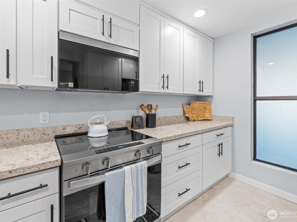 6439 NE 139th Avenue 30, Redmond WA 98052